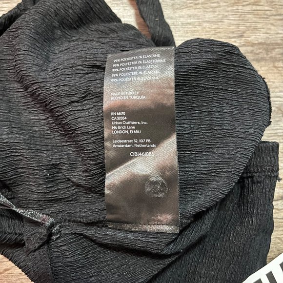 NEW URBAN OUTFITTERS BLACK HALTER TOP LARGE STRAPPY CROP PLUNGE WRAP TANK NWT - Picture 5 of 6